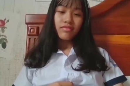 Em gái lưu manh khoái thích mút dương vật lớn