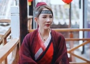 Nữ sinh mặc đồng phục trường bị tên biến thái lừa gạt và cưỡng hiếp